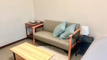 Deluxe Twin Room, Non Smoking | Free WiFi, bed sheets