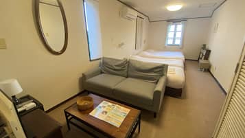 Deluxe Triple Room, 3 Twin Beds, Ocean View | Free WiFi, bed sheets