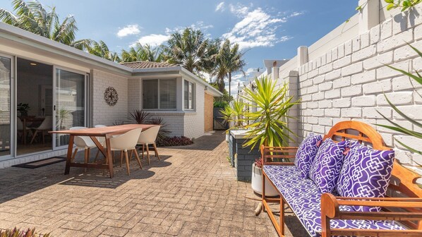 Outdoor dining - The Reef is a little piece of heaven and the perfect place to enjoy your next beach getaway. (Boomerang Beach)