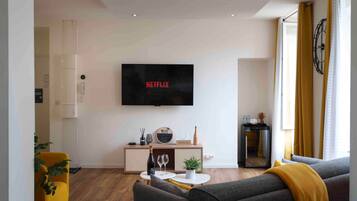 Smart-TV, BĂŒcher, Stereoanlage