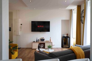 Smart TV, books, stereo