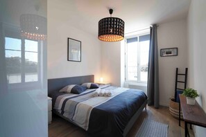 2 soverom, lydisolert, strykejern/-brett og reiseseng for barn