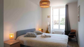 2 chambres, chambres insonorisées, fer et planche à repasser