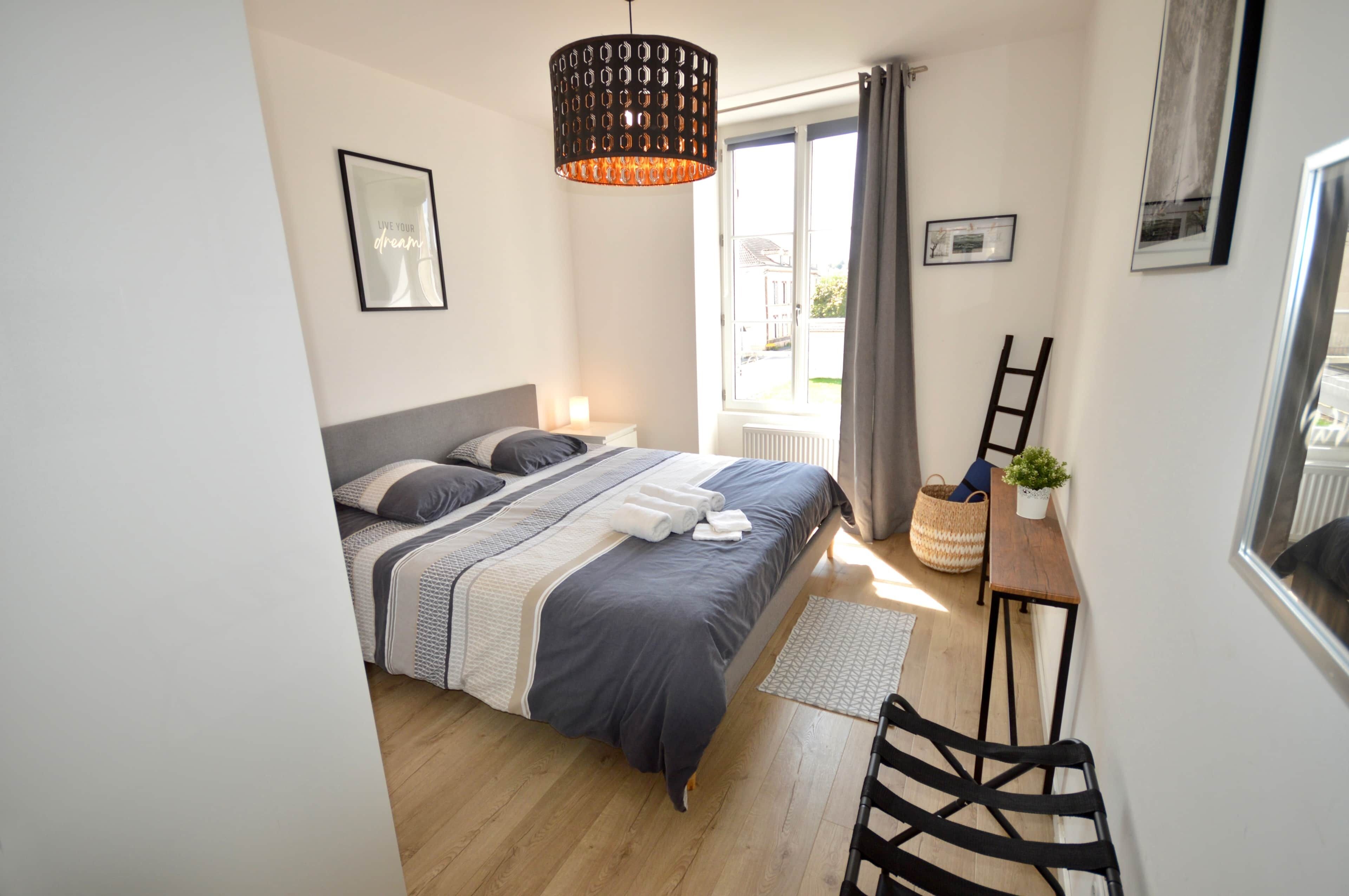 2 chambres, chambres insonorisées, fer et planche à repasser