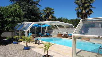 Utomhuspool och uppvÀrmd pool