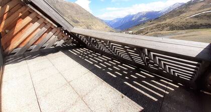 Cozy Studio for 6 with Mountain View, Ski Locker, and Modern Amenities in Piau-Engaly