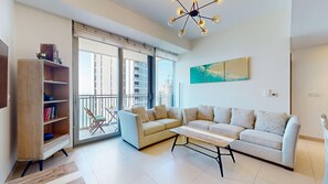 TV - 5242 Tower - Bright One Bedroom with Sea View (Dubai Marina)