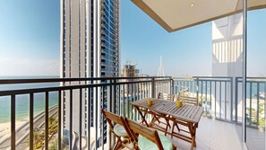 Outdoor dining - 5242 Tower - Bright One Bedroom with Sea View (Dubai Marina)