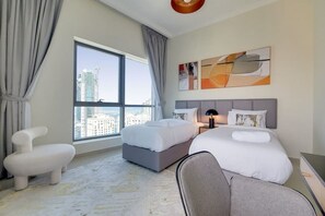 2 habitaciones, escritorio, tabla de planchar con plancha y wifi gratis