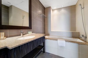 Sèche-cheveux, serviettes fournies