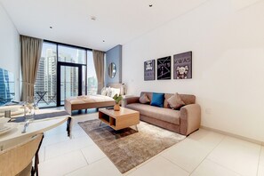 Smart TV - Bright Studio l Burj Khalifa View l Business Bay (Business Bay)