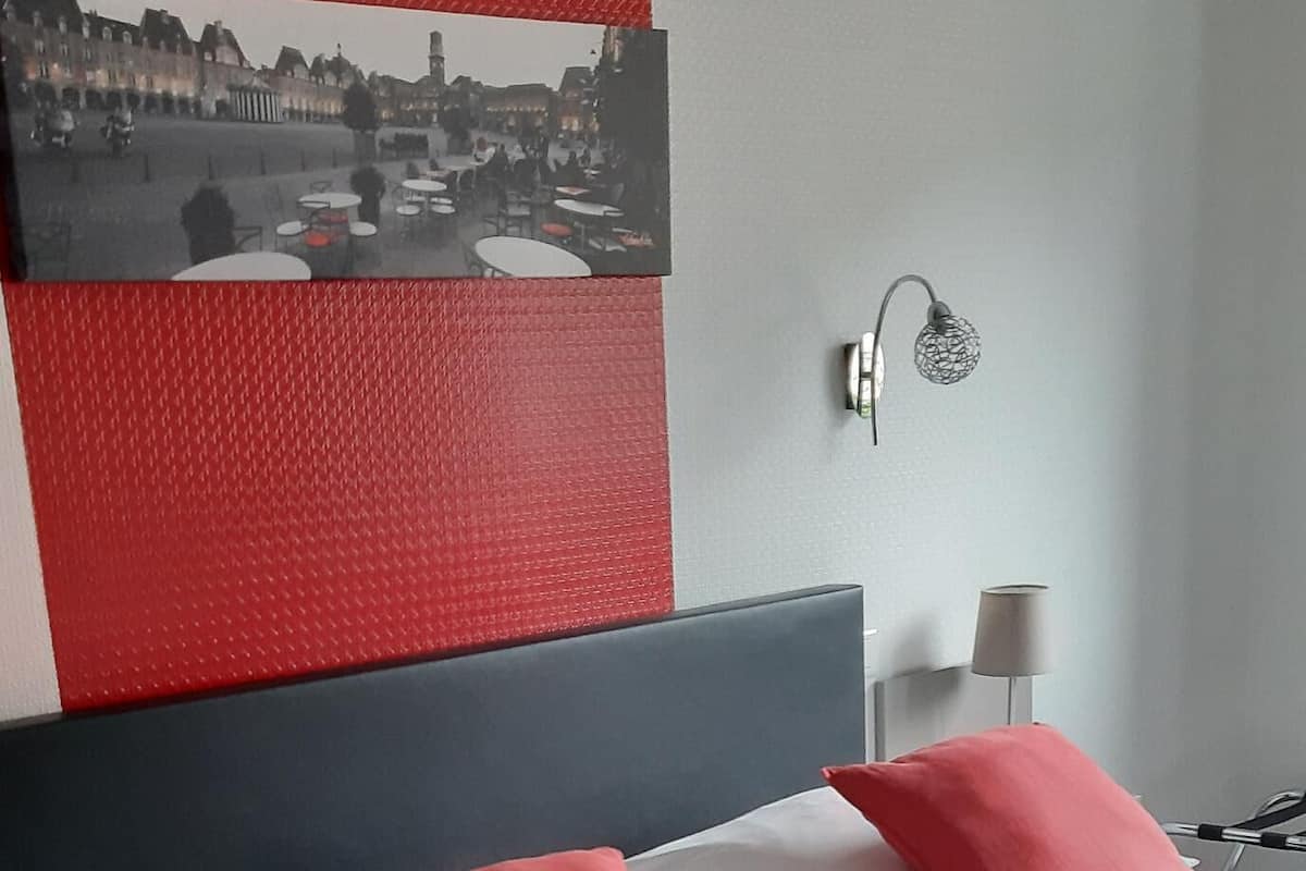 1 bedroom, desk, travel cot, free WiFi