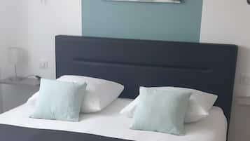 Family Room | 1 bedroom, desk, travel crib, free WiFi