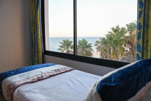 Caja de seguridad en la habitación, cortinas blackout y wifi gratis 