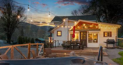 7 Miles to DT AVL, Hot Tub, Mountain View, Fenced Yard, Pet-Friendly