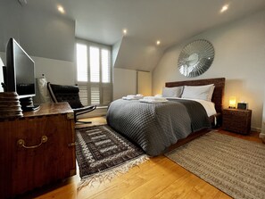 2 Schlafzimmer, Schreibtisch, schallisolierte Zimmer
