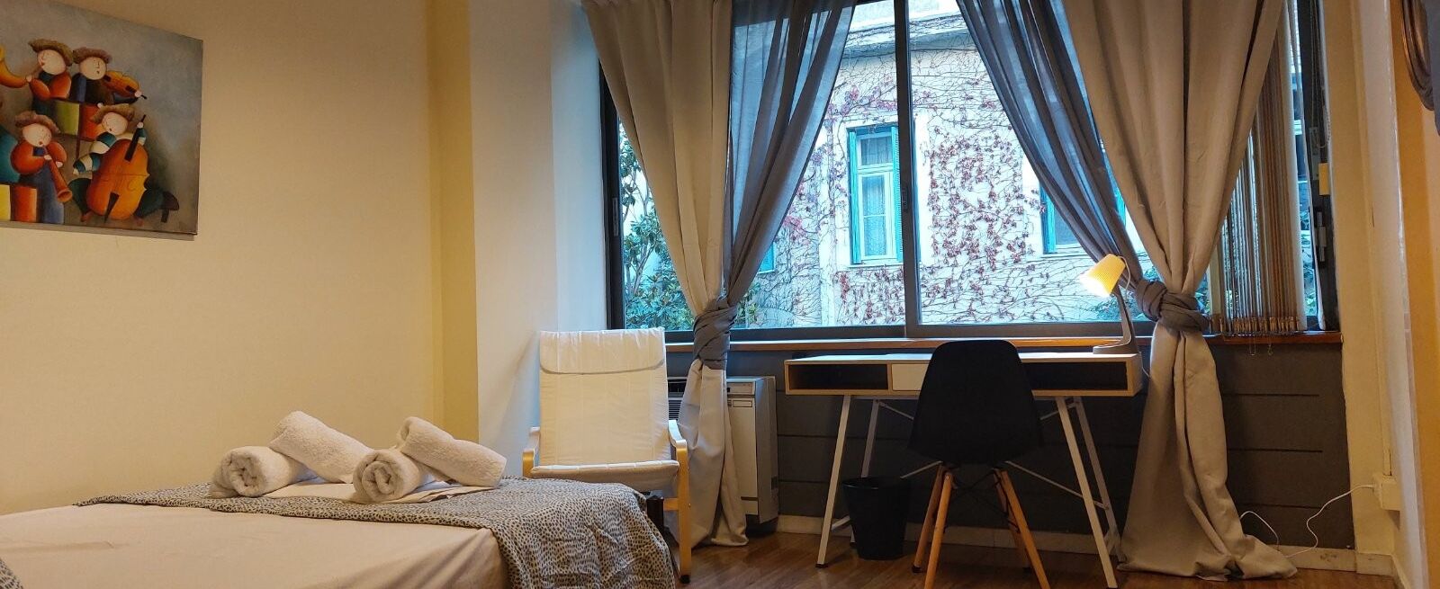 Deluxe Apartment | 12 bedrooms, blackout drapes, iron/ironing board, bed sheets