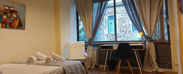 12 bedrooms, blackout curtains, iron/ironing board, bed sheets