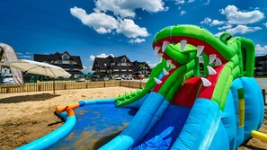 Area giochi per bambini (all'aperto)