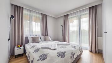 Apartment (B7) | Laptop workspace, iron/ironing board, free WiFi, bed sheets