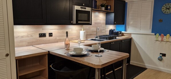 Fridge, microwave, stovetop, coffee/tea maker