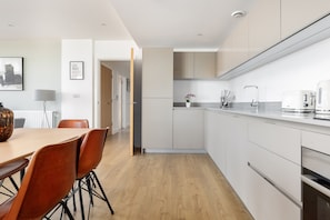 公寓 | 私人廚房 | 電冰箱、微波爐、烤箱、爐台