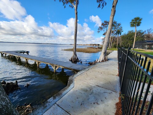 Paradise on Lake Harris Apt #102