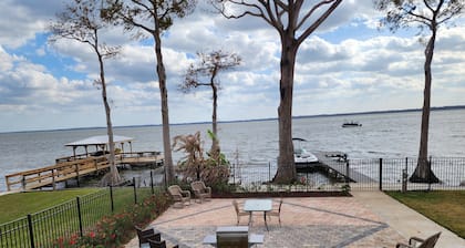 Paradise on Lake Harris Apt #102