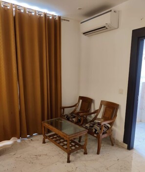 Living area - Hotel Rivasa Regency (New Delhi)