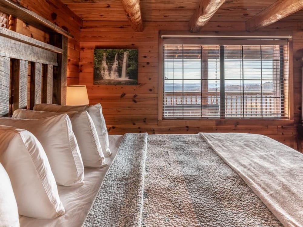 Buffalo River Cabin w/ Hot Tub Ponca Vrbo