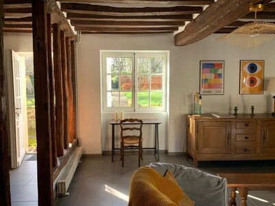 Country house with pretty walled garden 1 hour from Paris
