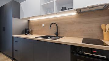 Kühlschrank, Ofen, Herdplatte, Geschirrspüler