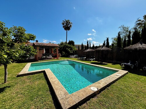 Belle Villa de campagne avec piscine à Es Capdella