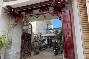 Unclassified image, 4 of 37, button - Nilv Flower Time International Youth Hostel (Jianshui)
