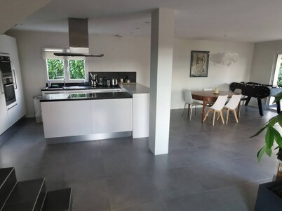 Villa for 8 people near the banks of the Saône in Montmerle