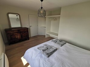 3 chambres, fer et planche Ă repasser, lit parapluie, Wi-Fi