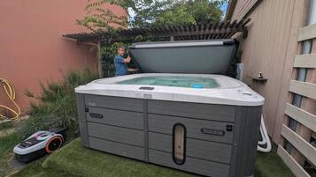 Bañera de hidromasaje exterior