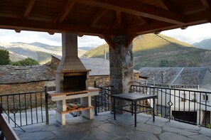 Terrace/patio - Casa Tradicional con Jardín y Vistas a la Montaña. Eco dos Teixos (Casaio)