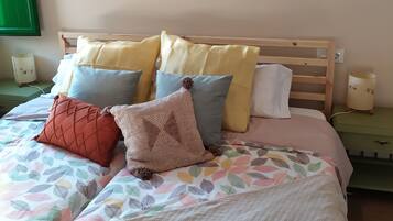 4 slaapkamers, reisbedje, gratis wifi, beddengoed