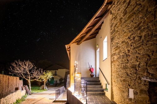 Casa Tradicional con Jardín y Vistas a la Montaña. Eco dos Teixos