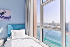 Deluxe 2BR Apartment | 3 habitaciones, caja de seguridad en la habitación y escritorio 