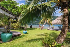 Property grounds - Villa Ohana - 4BR Beachfront Villa (Paopao, Moorea-Maiao)