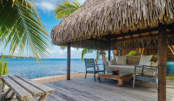 Property grounds - Villa Ohana - 4BR Beachfront Villa (Paopao, Moorea-Maiao)