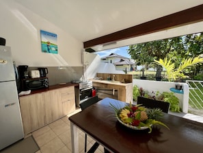 Refrigerador, microondas, horno, cafetera/tetera