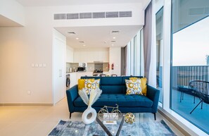 Living area - Tanin - Breathtaking Panoramic Canal Views From Balcony (Dubai)