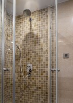 Shower, rainfall showerhead, free toiletries, towels