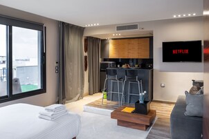 City Room | 2 bedrooms, individually decorated, individually furnished