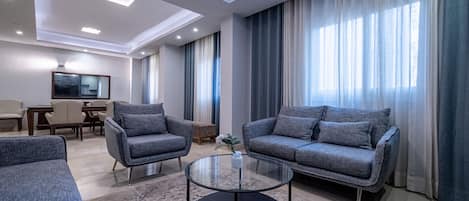 Luxury-Apartment | Hochwertige Bettwaren, Bügeleisen/Bügelbrett, kostenloses WLAN