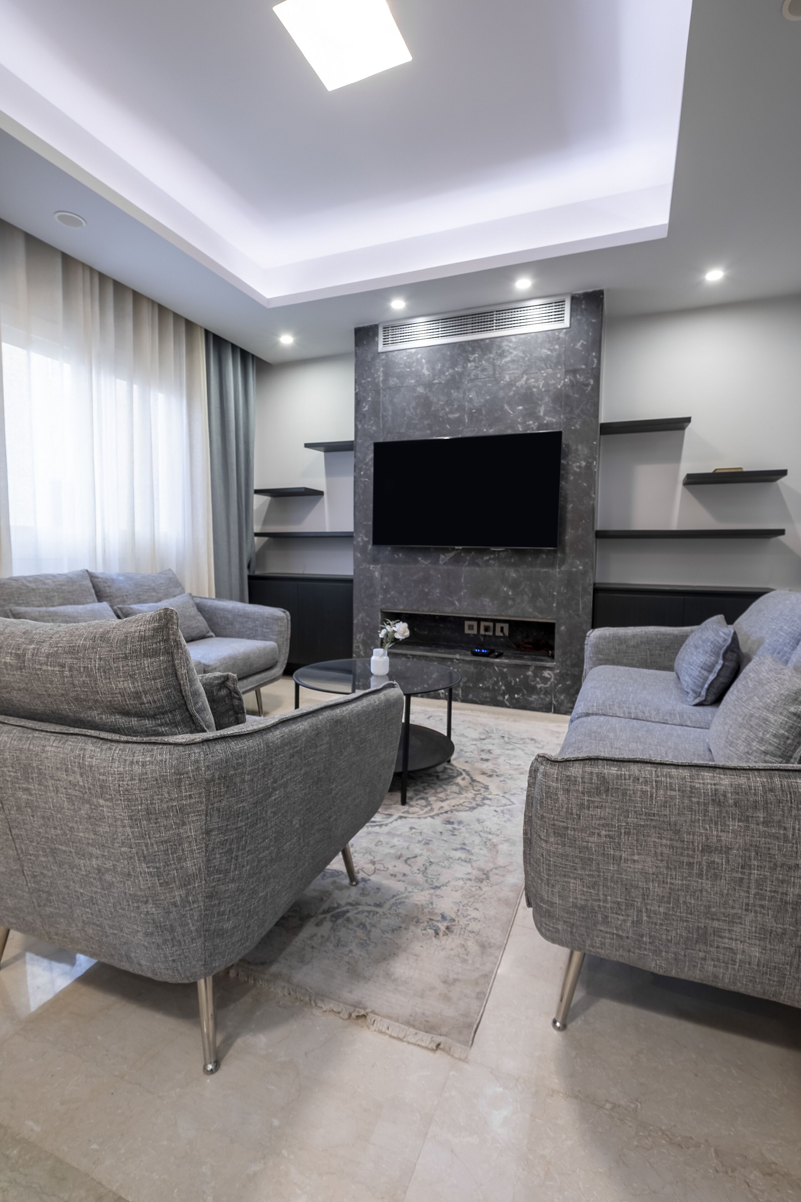 Departamento de lujo | Área de sala de estar | Smart TV de 55 pulgadas con canales vía satélite, televisión y Netflix 