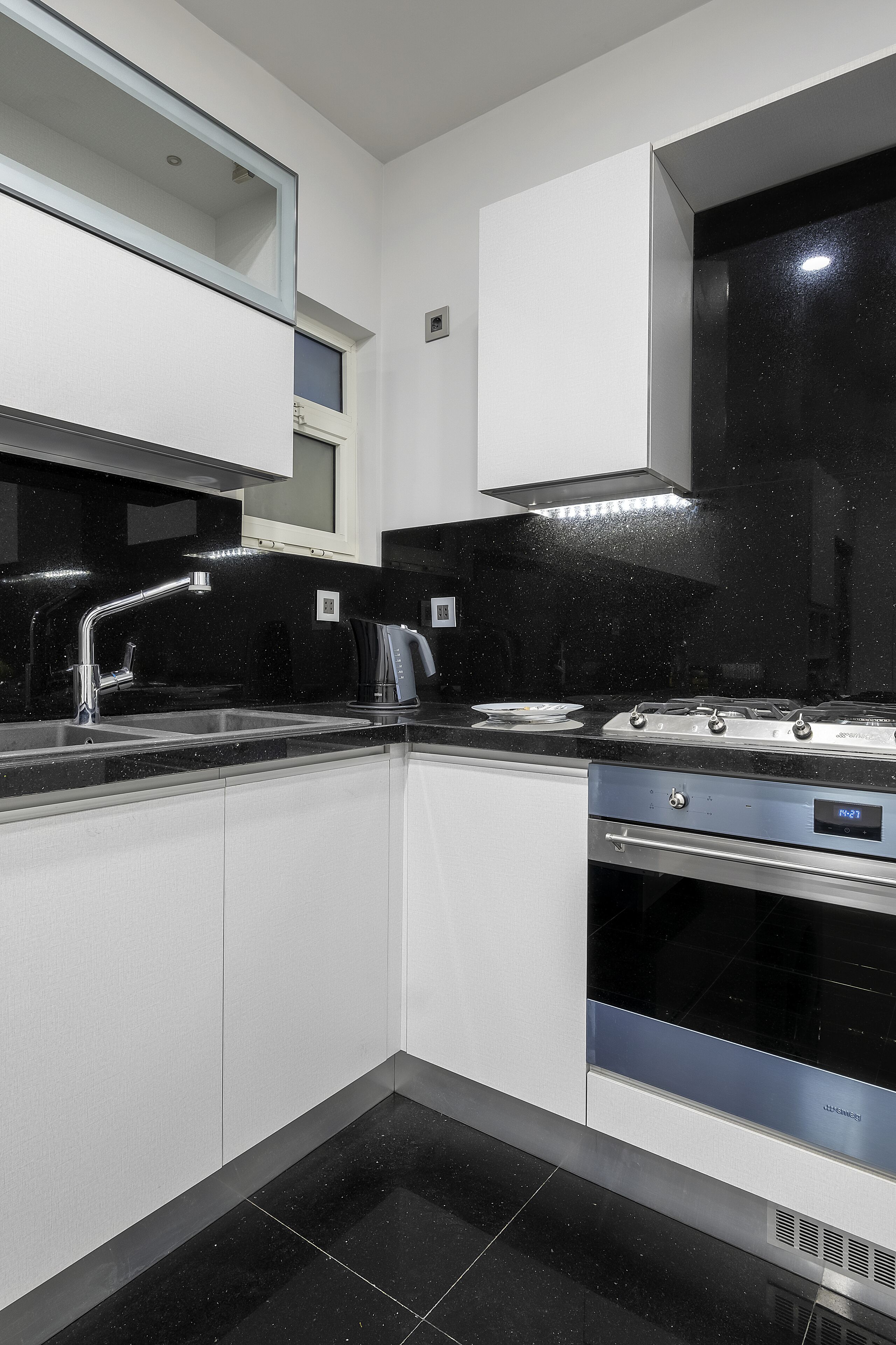 Departamento de lujo | Cocina privada | Refrigerador, microondas, horno y parrilla de estufa 